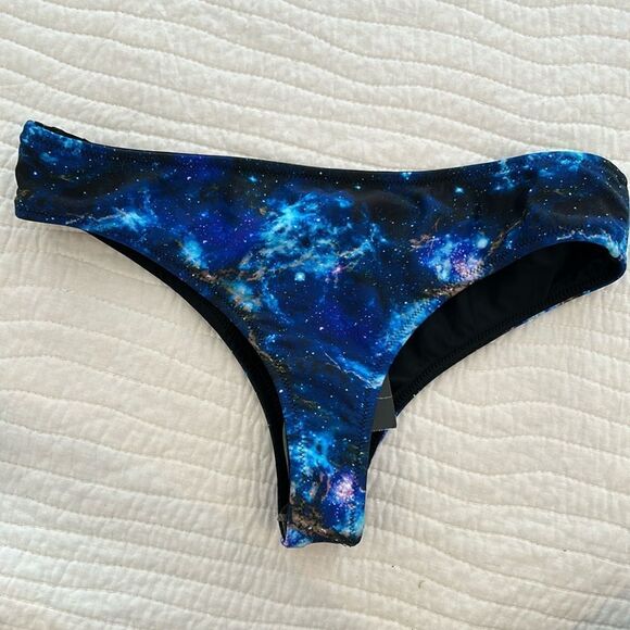 NWT Hot topic, galaxy, bikini, bottoms, size medium - Picture 2 of 5
